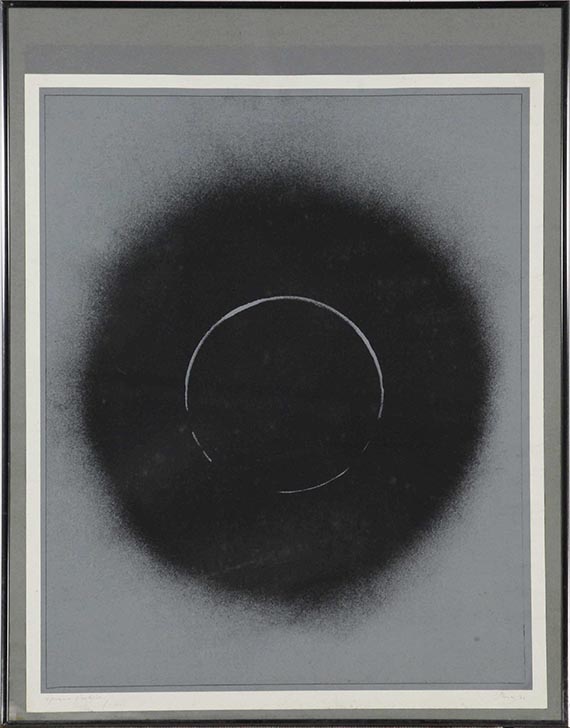 Otto Piene - Schwarze Sonne auf Grau - Image du cadre