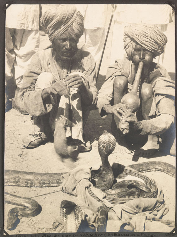  Reisefotografie - 4 Fotoalben Indien. 1926-1927. - Autre image