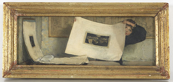 Lady Laura Theresa Alma-Tadema - Kind eine Graphik vorzeigend - Image du cadre