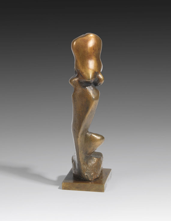 Henry Moore - Standing Girl - Autre image