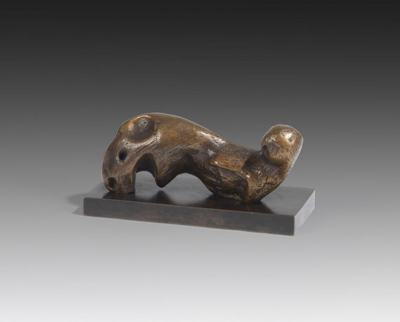 Henry Moore - Reclining Figure Holes - Autre image