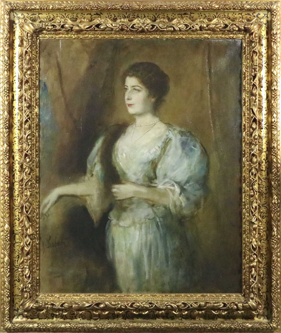 Franz von Lenbach - Porträt einer Dame mit Perlenkette und Pelzstola - Image du cadre