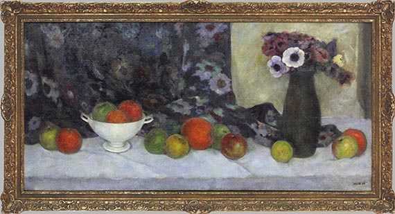 Emil Orlik - Früchtestillleben mit geblümtem Stoff und Vase - Image du cadre