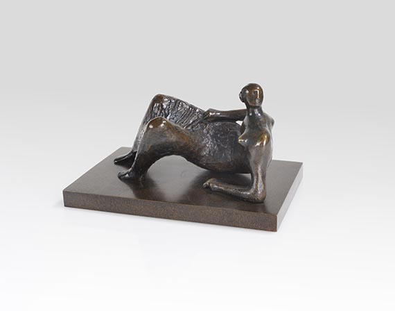 Henry Moore - Maquette for Reclining Figure: Angles - Autre image
