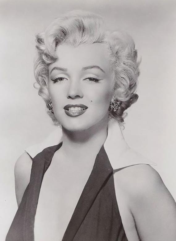 Illustration  for:  Promotional photo of Marilyn Monroe as Rose Loomis in the 1953 film Niagara, photo: Gene Kornmann. 