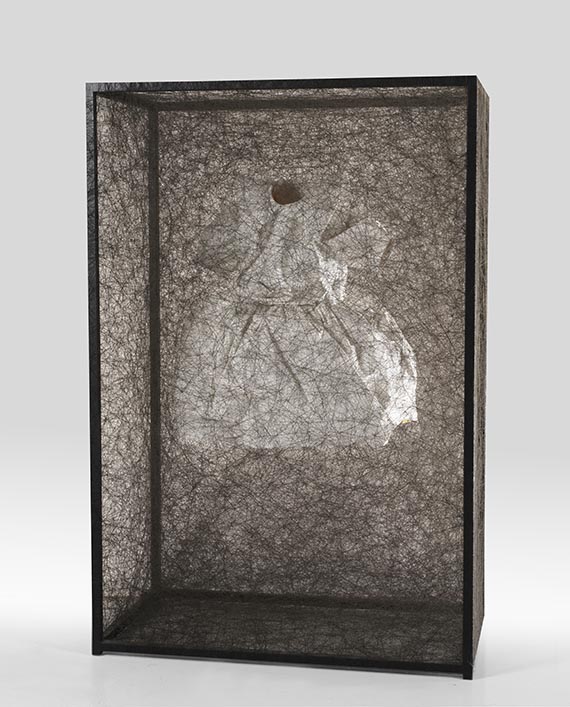 Chiharu Shiota - State of Being (Dress) - Autre image