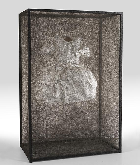 Chiharu Shiota - State of Being (Dress) - Autre image