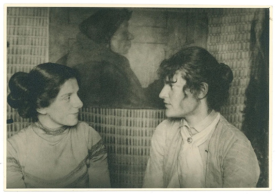 Illustration for: Paula Becker and Clara Westhoff in Paula Becker’s studio in Worpswede, ca. 1899, photo: unknown.