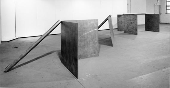 Illustration  for: Exhibition view of &ldquo;Richard Serra&rdquo;, Castelli Warehouse, New York, 1969&ndash;70 (the work shown here is in the center), photo: unknown. &copy; Estate of Richard Serra / VG Bild-Kunst, Bonn 2026