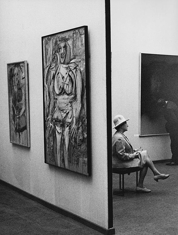 Illustration for: Exhibition view: Documenta II, 1959, American artists (Willem de Kooning in the foreground and Mark Rothko in the background). © The Willem de Kooning Foundation, New York / 1998 Kate Rothko-Prizel & Christopher<br />Rothko / VG Bild-Kunst, Bonn 2026
