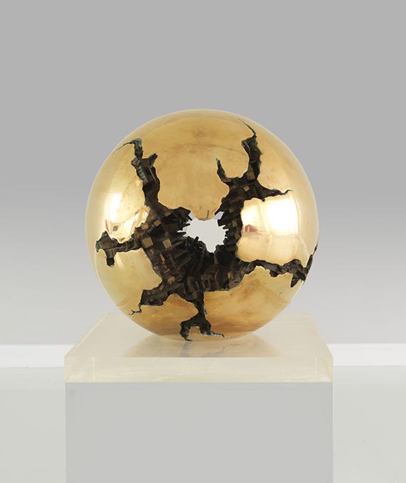 Arnaldo Pomodoro - Sfera con perforazione